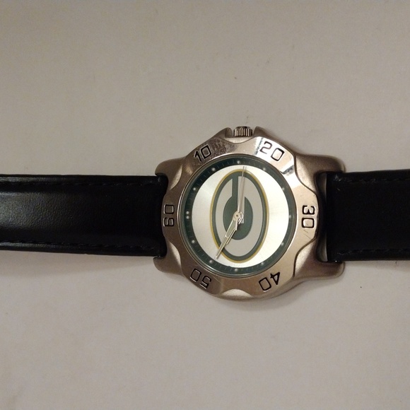 HP! EUC NFL Green Bay Packers Water Resistant Genuine Leather Band Watch! - Picture 2 of 8